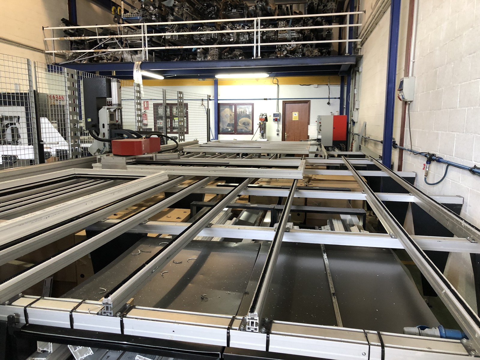 Líneas de fabricación de ventanas en la fábrica de Industrias JL